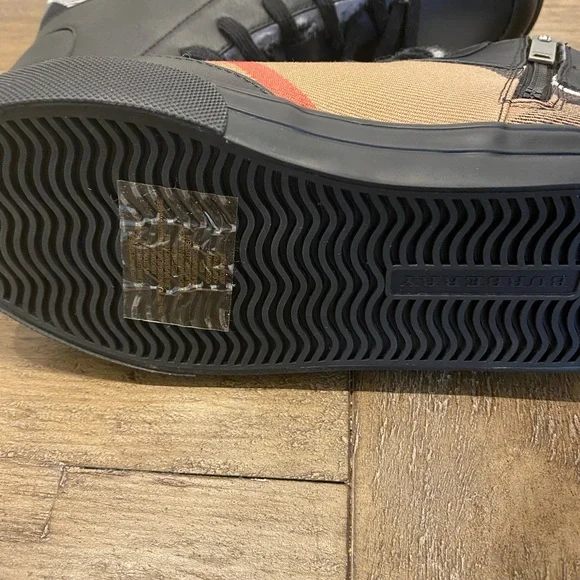 *RARE* Burberry Children Mini Haypark Sneaker - Picture 8 of 13